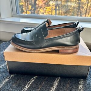 Kelsi Dagger Loafers Size 7.5